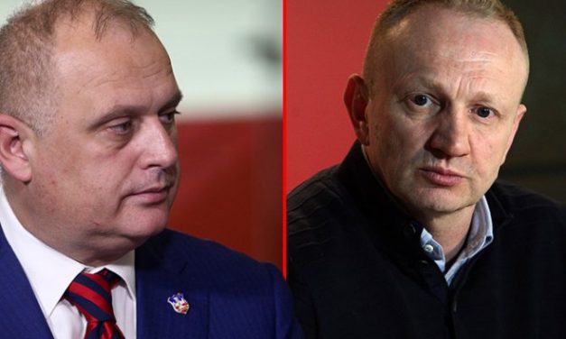 Vesićnek háromszázezer dinárt kell fizetnie Đilasnak