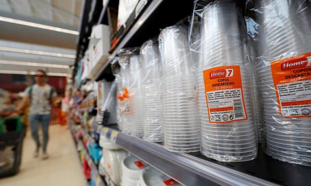 Kitiltották az egyszer használatos műanyag eszközöket a debreceni állatkertből és vidámparkból