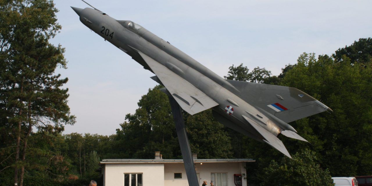 Egy 1999-ben elesett tisztről nevezték el a batajnicai katonai repülőteret