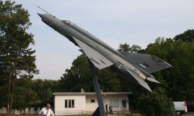 Egy 1999-ben elesett tisztről nevezték el a batajnicai katonai repülőteret