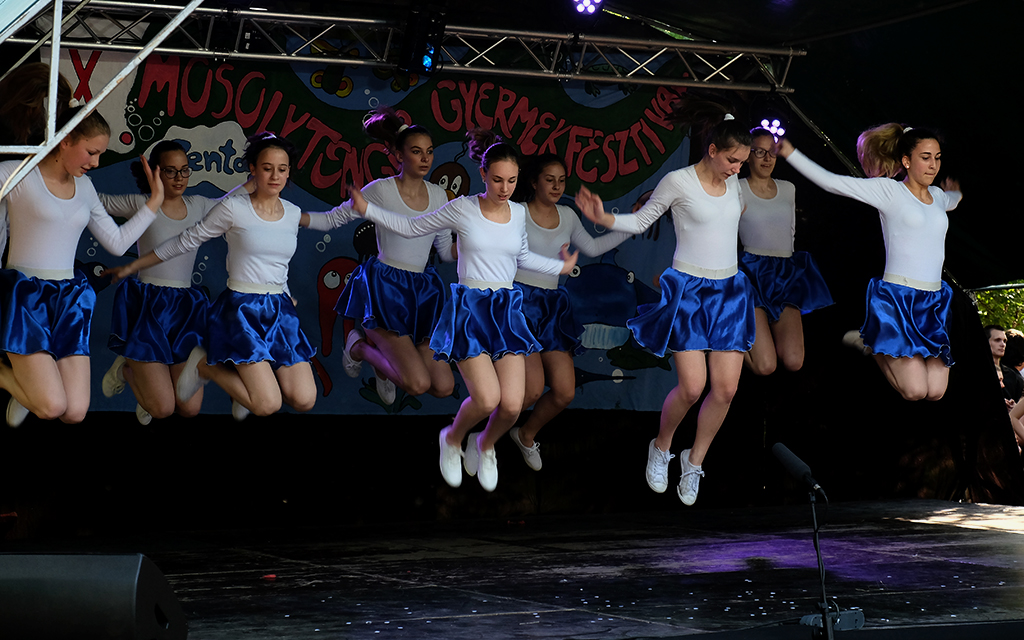 Gyerekmosoly és -kacagás töltötte be a Népkertet