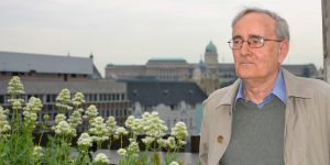 Dr. Várady Tibor a CEU tetőkertjében, Budapesten (Fotó: Szappanos Veronika)