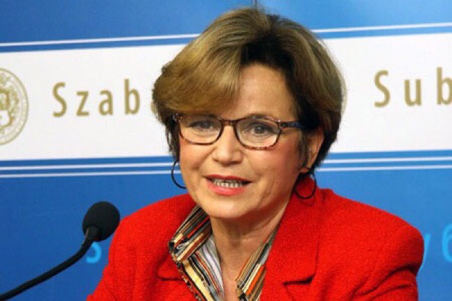 Úgy igazgató, hogy az intézménynek nincs is igazgatója