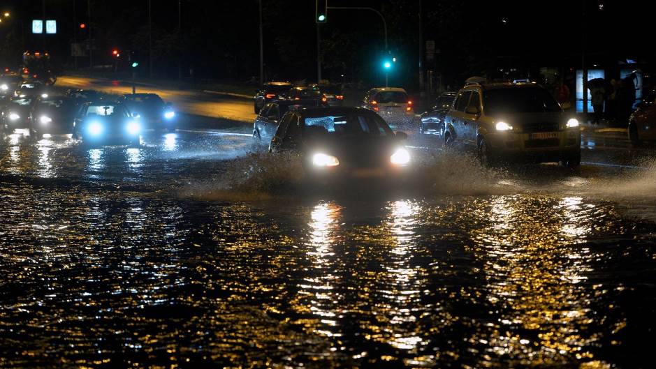Tízezer háztartás van áram nélkül Vajdaságban az esőzések miatt