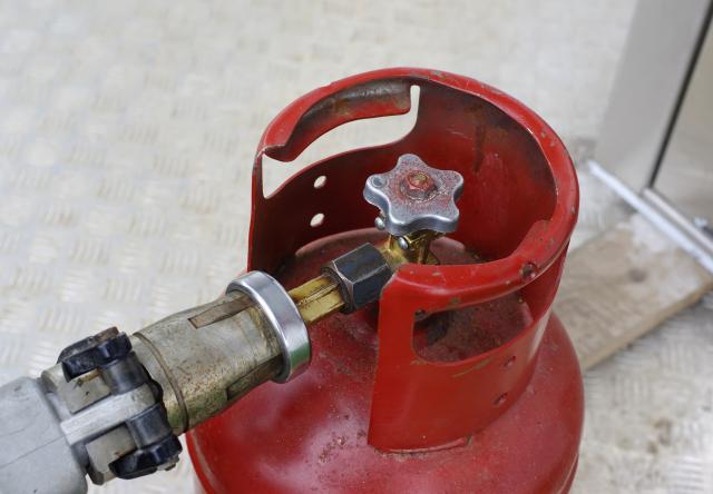 Verbász-Kúla: Felrobbant egy gázpalack az autóban, heten megsérültek