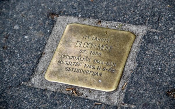 <span class="entry-title-primary">Emlékező macskakövek</span> <span class="entry-subtitle">Holokauszt-emlékműveken lépkedünk</span>