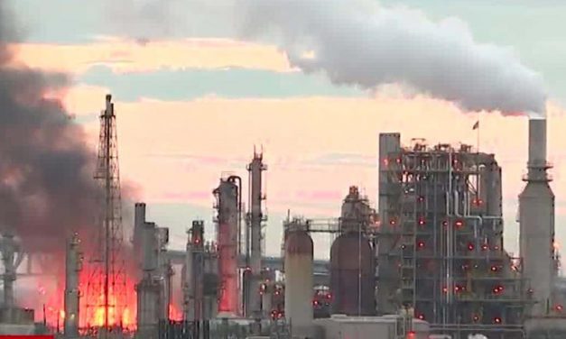 Óriási tűz Philadelphiában, felrobbanhatott egy gáztározó (Fotó, Videók)