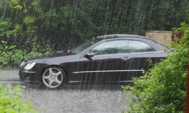 AMSS: Felhőszakadás esetén álljanak félre járművükkel biztonságos helyre!