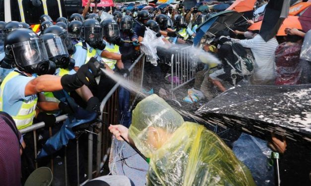 Összecsapások Hongkongban (Videóval)