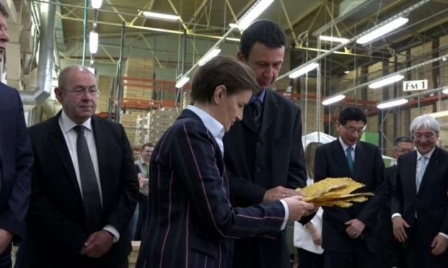 Zenta: Hárommilió dollár értékű gyártósort adtak át a dohánygyárban