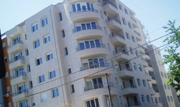 Kilenc évnyi átlagfizetésből tudna venni ingatlant, de közben egy dinárt sem költhet belőle