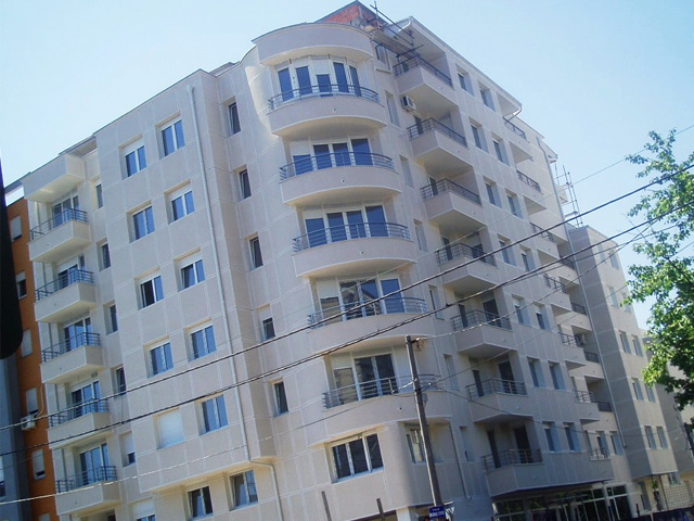 Kilenc évnyi átlagfizetésből tudna venni ingatlant, de közben egy dinárt sem költhet belőle