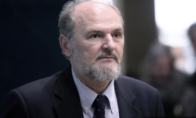 Szexuális zaklatás miatt őrizetbe vették a korábbi oktatási minisztert