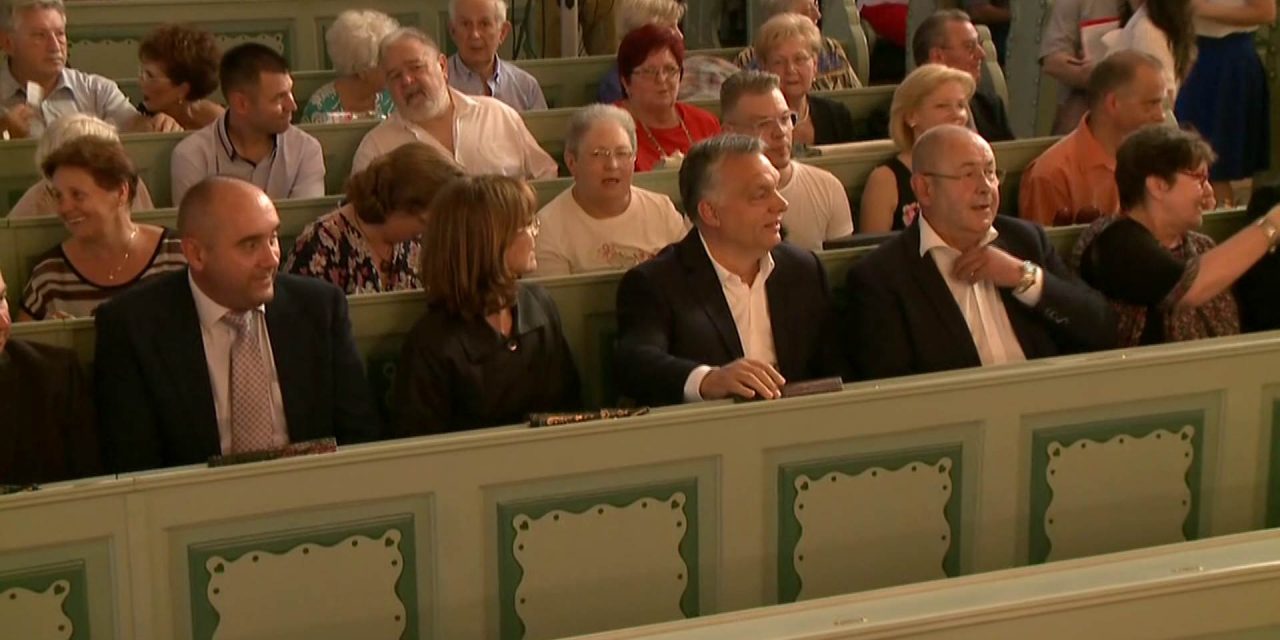 Orbán Viktor is részt vett a szabadkai Zsinagógában szervezett koncerten (Fotók)