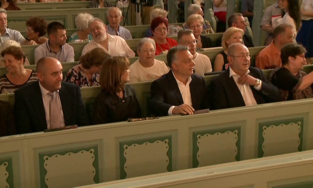 Orbán Viktor is részt vett a szabadkai Zsinagógában szervezett koncerten (Fotók)