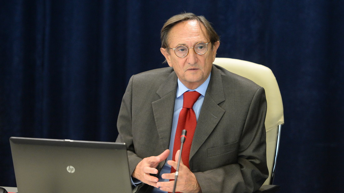 Pénzügyi Tanács: Értelmetlen a létszámstop fenntartása