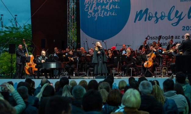 <span class="entry-title-primary">Rúzsa Magdi újabb sikere</span> <span class="entry-subtitle">Az énekesnő a a 100 Tagú Cigányzenekarral adott jótékonysági koncertet</span>