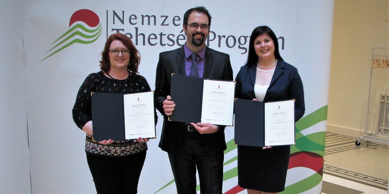 Három vajdasági tanár is Bonis Bona díjat vehetett át