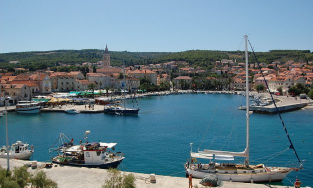 Szerb fiatalokat támadtak meg Brač szigetén