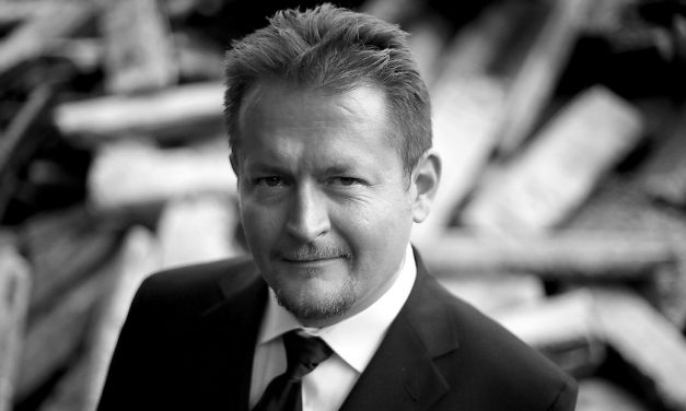 Meghalt Térey János