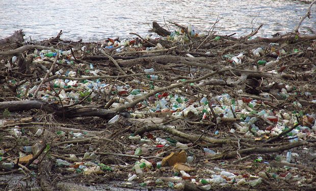 Másodpercenként egy kukásautónyi műanyag kerülhet a környezetbe 2040-re