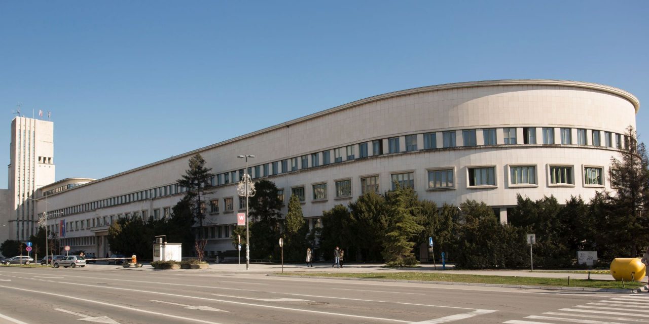 Negyvenmillió dinár hat iskola korszerűsítésére – Mohol, Nagykikinda és Újvidék is a támogatottak között