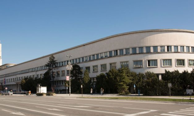 Negyvenmillió dinár hat iskola korszerűsítésére – Mohol, Nagykikinda és Újvidék is a támogatottak között