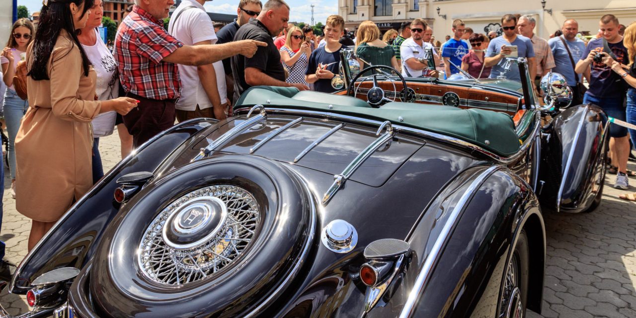 Veterán autók vonultak át a városon