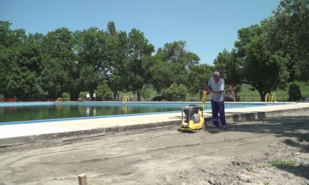 Zenta: júniusban nem lehet fürdeni a medencében