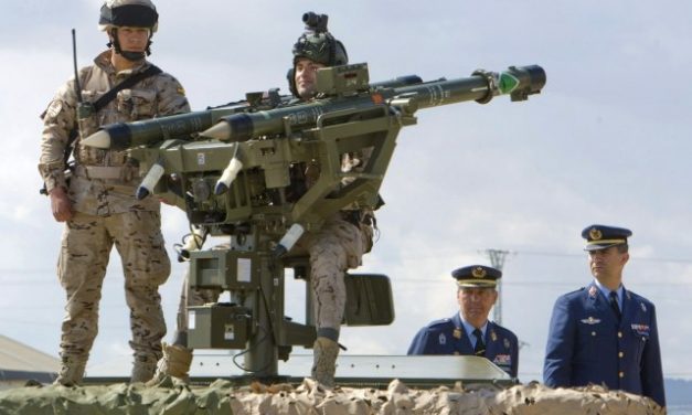 Vulin: Keletről és nyugatról is vásárolunk fegyvereket