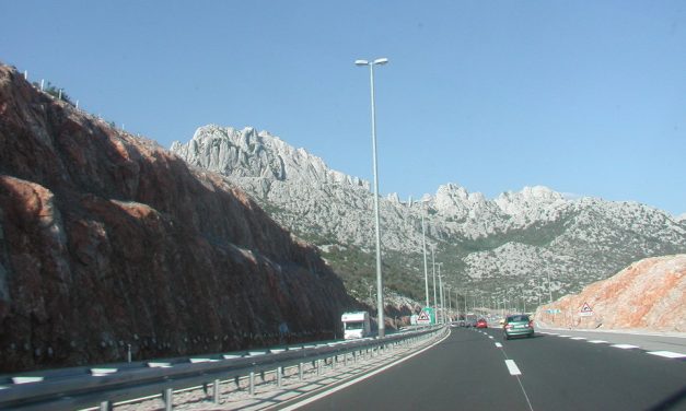 Horvátország: Halálos közúti baleset miatt 18 kilométeres sor az autópályán