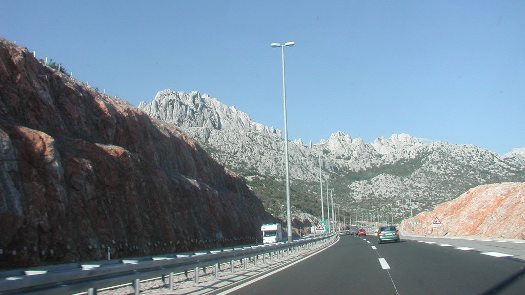 Horvátország: Halálos közúti baleset miatt 18 kilométeres sor az autópályán