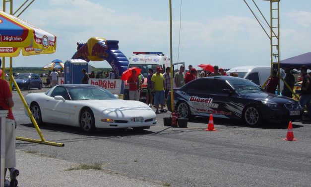 Tizenhét sérült egy angliai illegális gyorsulási versenyen (videóval)