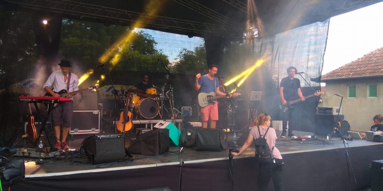 <span class="entry-title-primary">A Kiscsillag már hangol</span> <span class="entry-subtitle">Megnyílt a Dombos Fest</span>