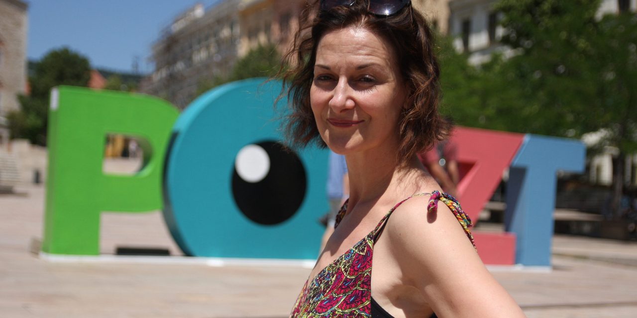 <span class="entry-title-primary">Első a család, a színház szerelemgyerek</span> <span class="entry-subtitle">Eger, Szabadka, Pécs – színházi háromszögelés Kalmár Zsuzsa színésznővel</span>