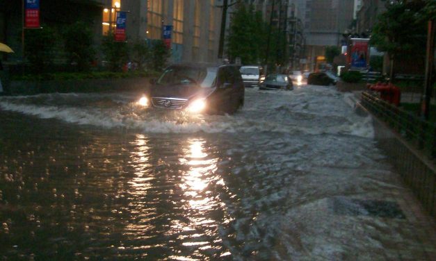 Legalább négyen haltak meg a heves esőzések következtében Kínában