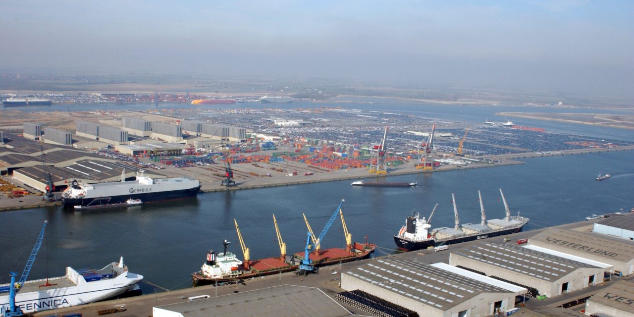 Rendőri segítséget kértek a kokainnal megrakott konténerben rekedt kábítószercsempészek