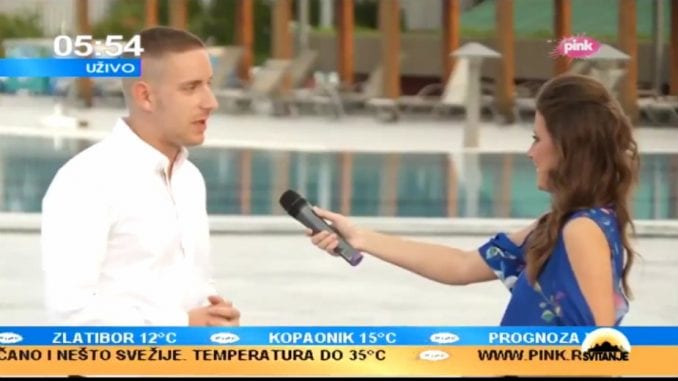 Cenzúra a köztévén és a Pinken: Sürgősen szakítsd meg az élő kapcsolást (Videók)