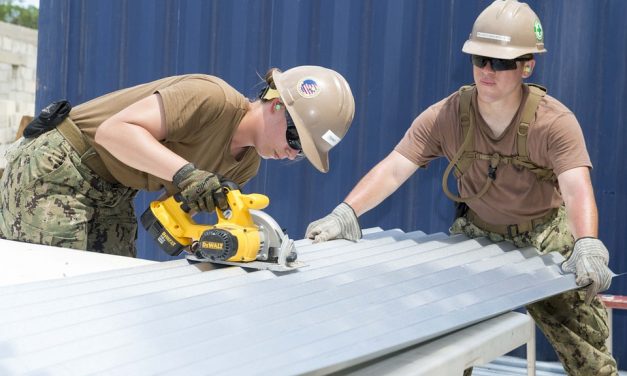 A szakszervezetek 5000 dinárral növelnék a minimálbért – a munkaadók ezt soknak tartják