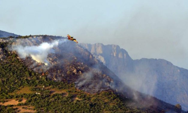 Hatalmas tűz pusztít Görögországban, négy települést kiürítettek
