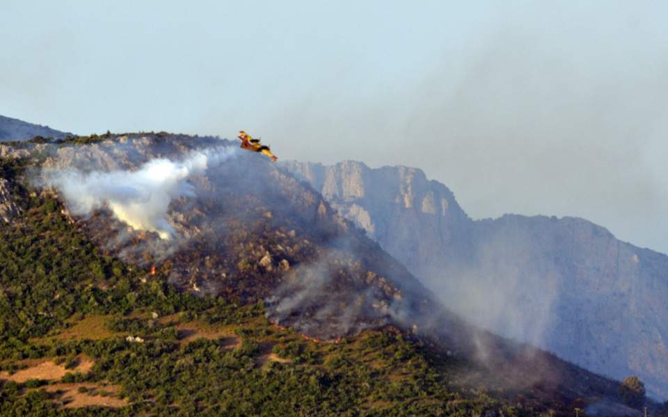 Hatalmas tűz pusztít Görögországban, négy települést kiürítettek