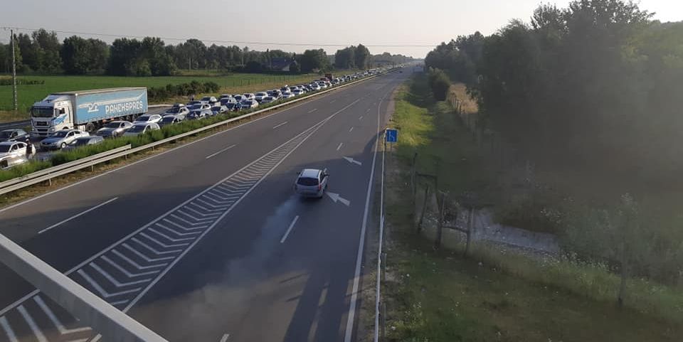 Határhelyzet: Ne menjen Röszkére! – a mórahalmi felüljáró után ötszáz méteres a kocsisor