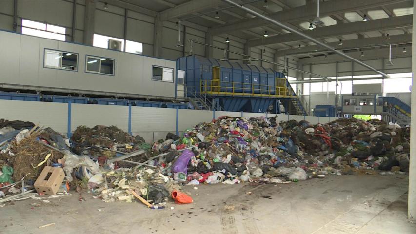 Beindult a tesztüzem, válogatják a hulladékot a békovai hulladéklerakóban