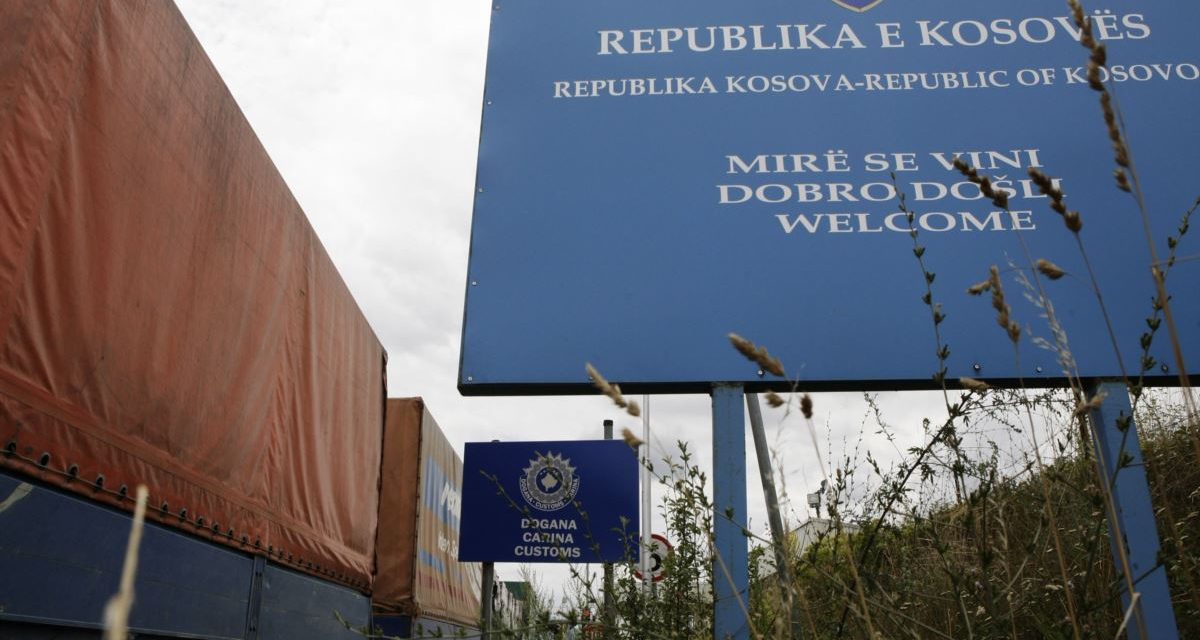 A koszovói kormány megtiltotta a szerbiai árucikkek behozatalát