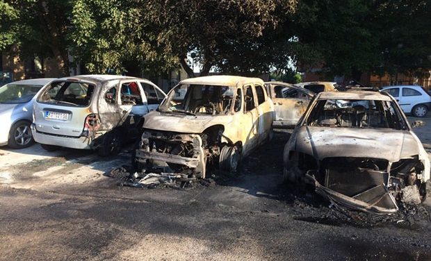 Nyolc autó égett ki az éjszaka Kovinban (Videóval)