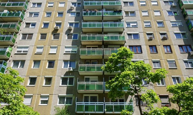 Leesett az erkélyről egy nő Palánkán