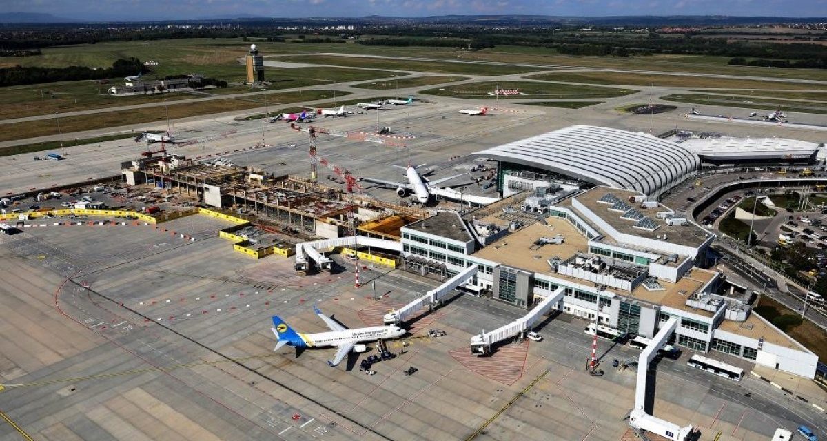 Munkagépek ütköztek a ferihegyi repülőtéren