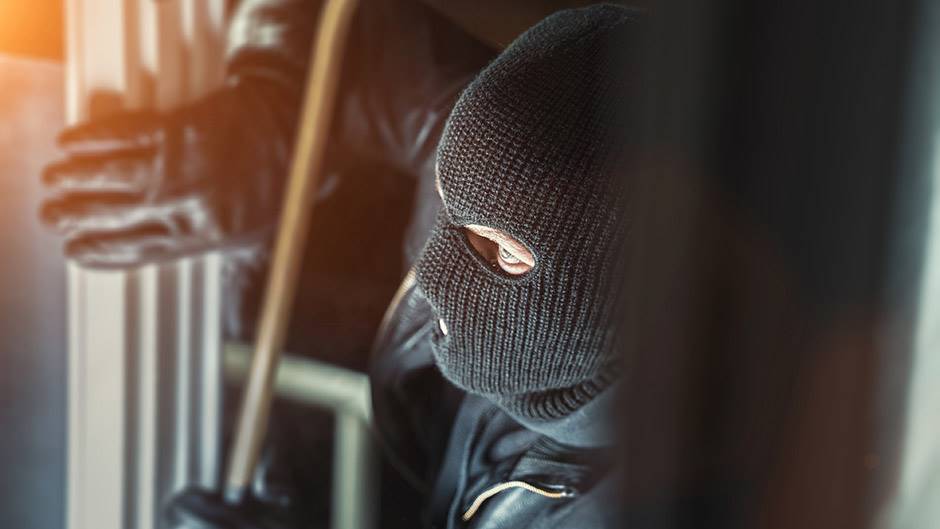 Egy ellopott rózsaszín táskát keres egy szabadkai nő