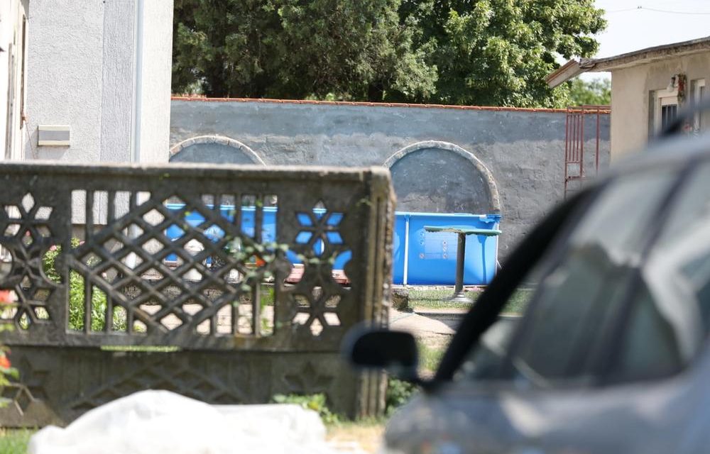 Vízipisztolyát akarta megtölteni a négyéves, medencébe fulladt kislány