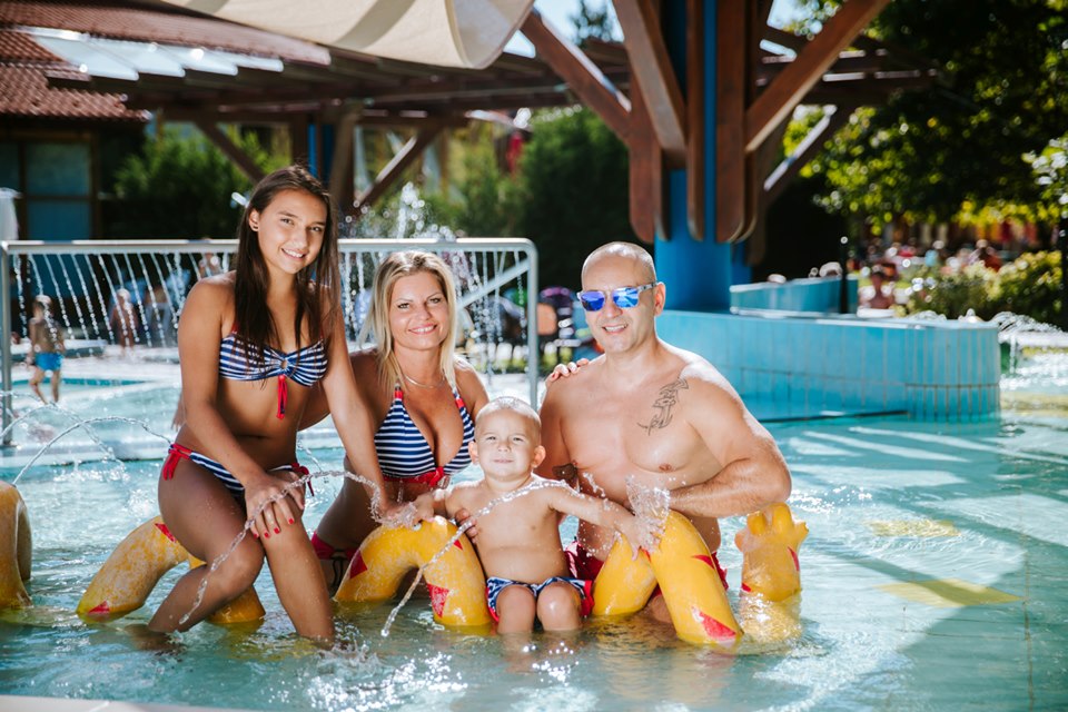 Háromórás jegyet is válthatunk a Szent Erzsébet Mórahalmi Gyógyfürdőbe